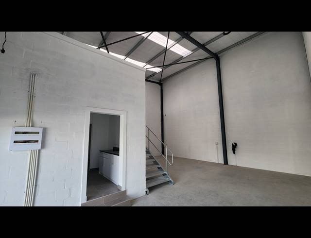132M² WAREHOUSE FOR SALE IN RIVERGATE